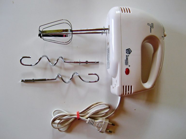 How to Choose a Stand Mixer for Baking at Home