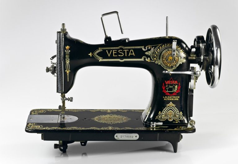 How to Choose a Sewing Machine for Learning and Home Projects