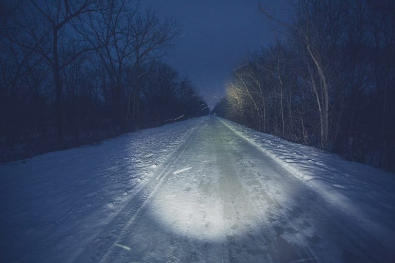 How to Choose a Headlamp for Hiking and Emergency Use