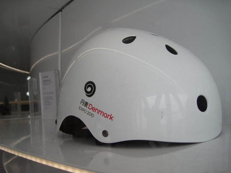 How to Choose a Bicycle Helmet That Fits Correctly