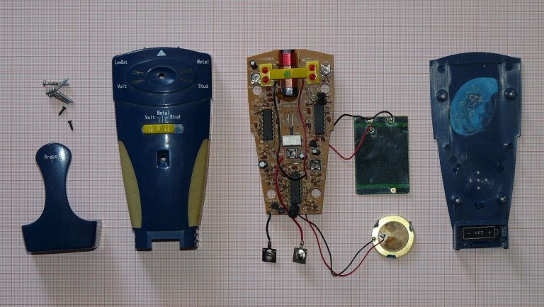 How to Choose a Stud Finder for Walls and Renovation