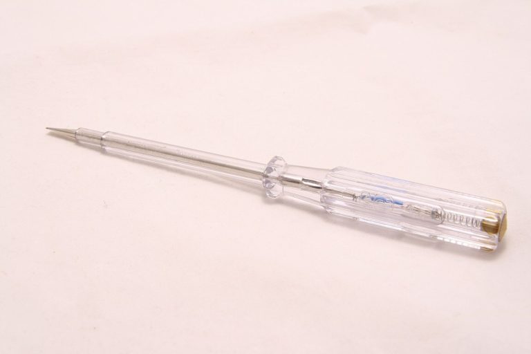 How to Choose an Electric Screwdriver for Small Repairs
